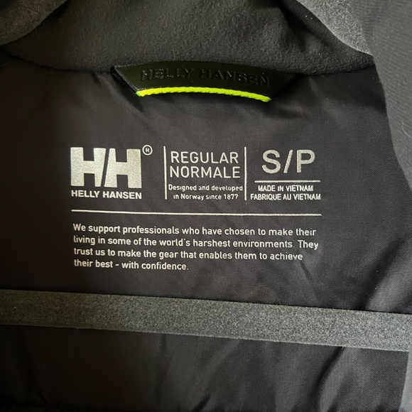 Brand new Helly Hansen ski jacket - Picture 3 of 4
